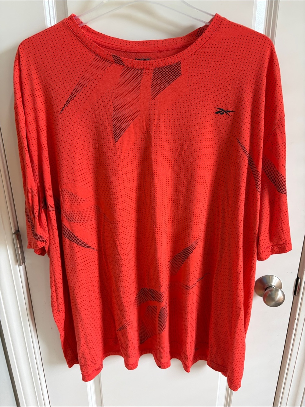 Reebok Men’s Short-Sleeve Athletic Tee with Black Accents Size 6XL